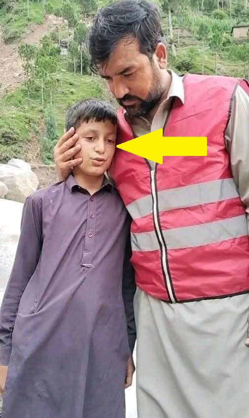 Masoom Bacha Jo Sab Kuch Kho Baitha